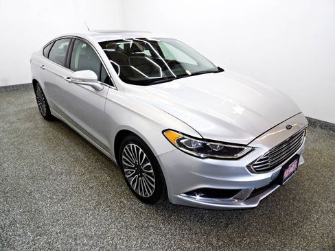 Used 2018 Ford Fusion SE w/ Fusion SE Technology Package FWD image 3