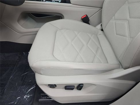 New 2026 Volkswagen Atlas SE image 18