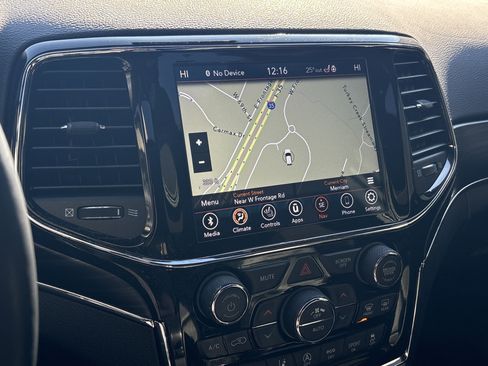 Used 2022 Jeep Grand Cherokee Limited w/ Tech Group image 24