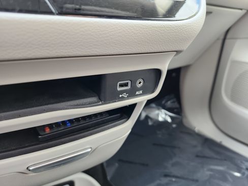 Used 2018 Chrysler Pacifica Touring-L FWD image 31