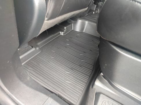 Used 2023 Ford Explorer XLT w/ Equipment Group 202A AWD/4WD image 10