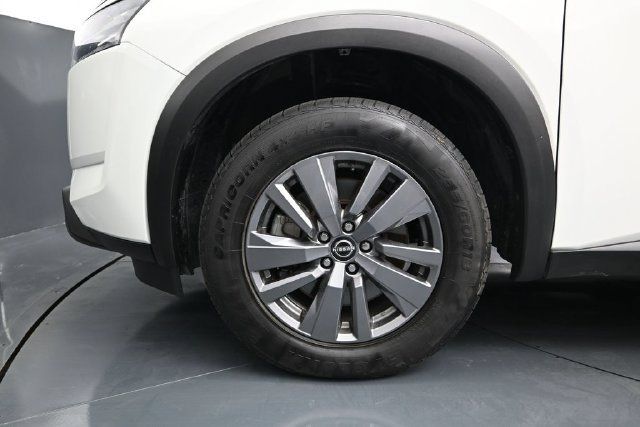 Used 2025 Nissan Pathfinder SV FWD image 16