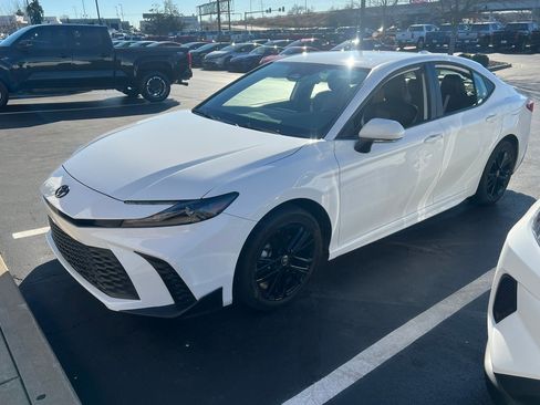 Certified 2025 Toyota Camry SE image 10