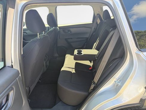 Used 2024 Nissan Rogue S AWD/4WD image 23