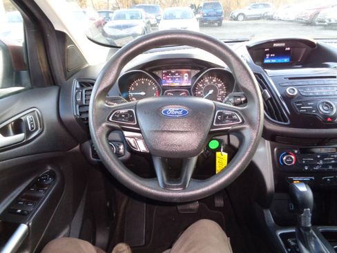 Used 2017 Ford Escape SE image 16