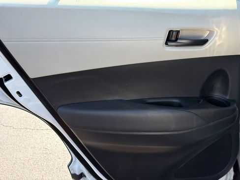 Used 2026 Toyota Corolla Cross L FWD image 19
