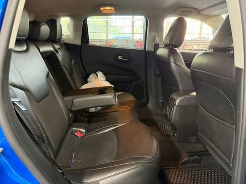 Used 2019 Jeep Compass Latitude w/ Cold Weather Group AWD/4WD image 3