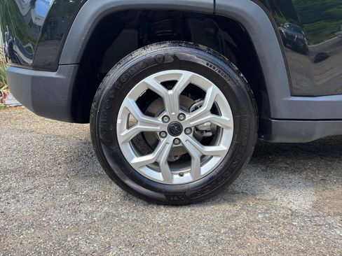 Used 2025 Jeep Compass Latitude AWD/4WD image 31