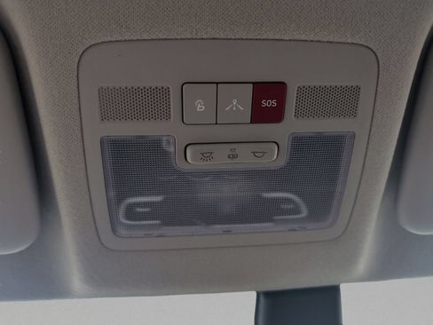 Used 2025 Hyundai Venue Limited FWD image 31