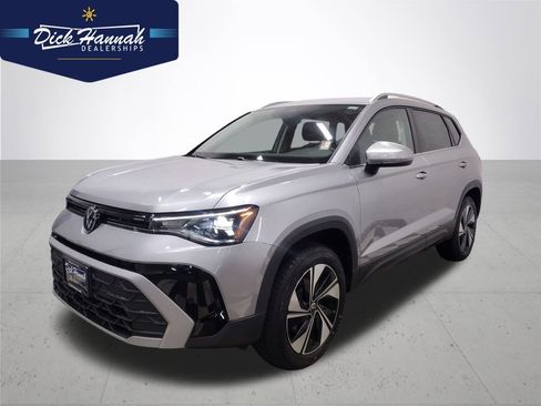 New 2025 Volkswagen Taos SE image 1