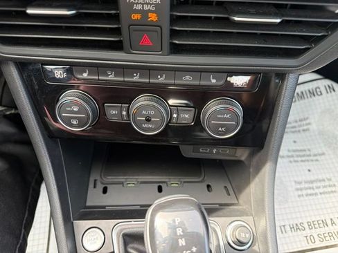 Used 2022 Volkswagen Jetta SE w/ Panoramic Sunroof Package FWD image 26