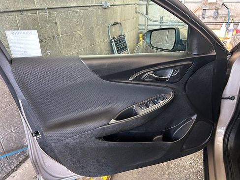 Used 2024 Chevrolet Malibu LT image 19