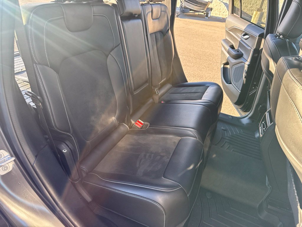 Used 2025 Jeep Grand Cherokee Altitude AWD/4WD image 14