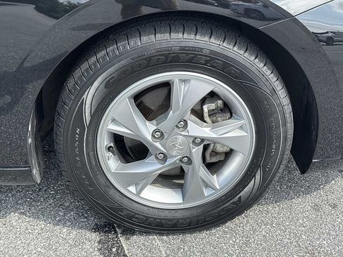 Used 2023 Hyundai Elantra SE FWD image 29