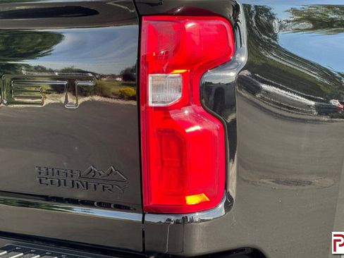 Used 2024 Chevrolet Silverado 2500 High Country w/ Midnight Edition AWD/4WD image 32