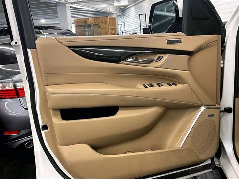 Used 2019 Cadillac Escalade Platinum image 21