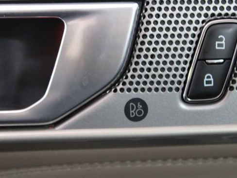 Used 2023 Ford Explorer Limited image 28