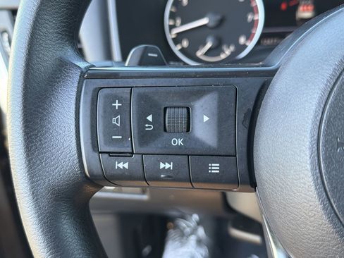 Used 2024 Nissan Rogue SV image 13