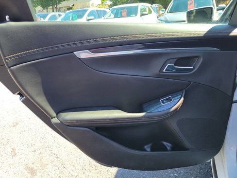 Used 2017 Chevrolet Impala LT image 24