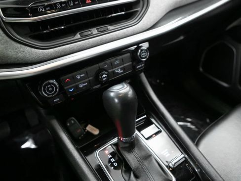 Used 2023 Jeep Compass Latitude image 19