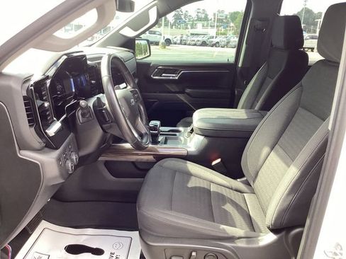 Used 2023 Chevrolet Silverado 1500 RST AWD/4WD image 16