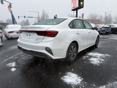 Used 2023 Kia Forte LXS image 6