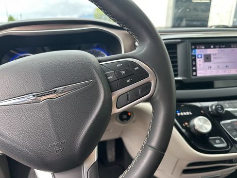 Used 2023 Chrysler Voyager LX FWD image 15