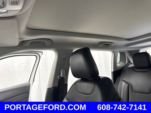 Used 2022 Jeep Compass Trailhawk w/ Sun and Sound Group AWD/4WD image 24