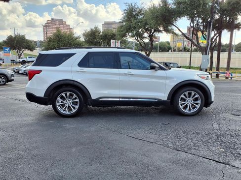 Certified 2023 Ford Explorer XLT w/ Equipment Group 202A RWD image 5