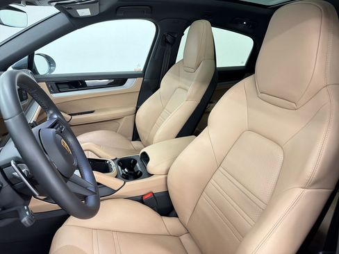 Certified 2024 Porsche Cayenne Coupe AWD/4WD image 5