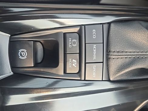 Used 2025 Toyota Camry SE AWD/4WD image 19