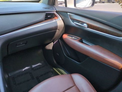 Used 2021 Cadillac XT5 Premium Luxury image 17