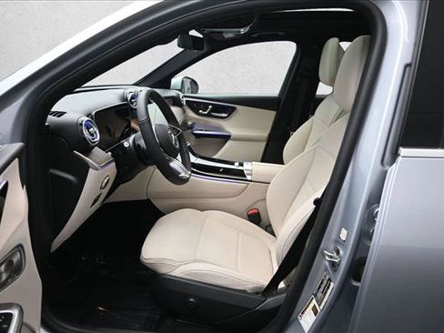 Certified 2025 Mercedes-Benz GLC 300 4MATIC image 9