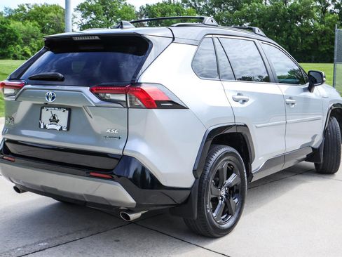 Used 2021 Toyota RAV4 XSE AWD/4WD image 18