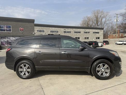 Used 2017 Chevrolet Traverse LT image 7
