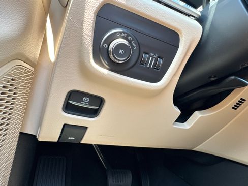 Used 2024 Jeep Grand Cherokee Limited image 36