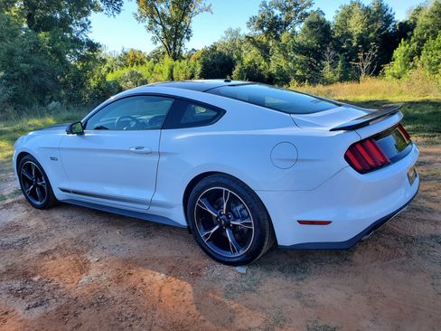 Used 2017 Ford Mustang GT Premium image 16