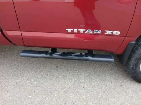 Used 2017 Nissan Titan SV image 10