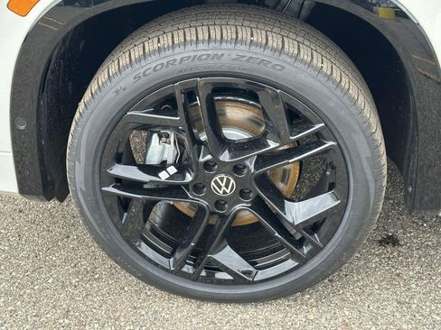 New 2026 Volkswagen Tiguan SE R-Line image 8