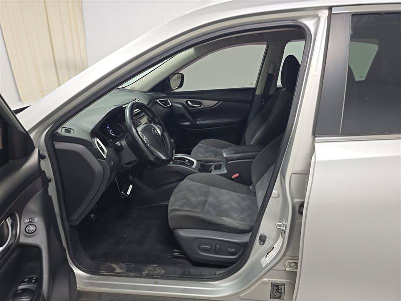 Used 2016 Nissan Rogue SV AWD/4WD image 9