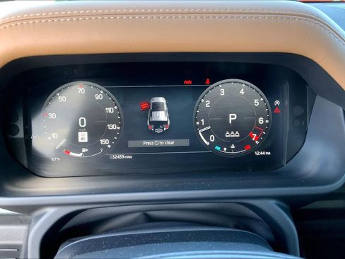 Used 2025 Land Rover Defender 110 X-Dynamic SE image 22