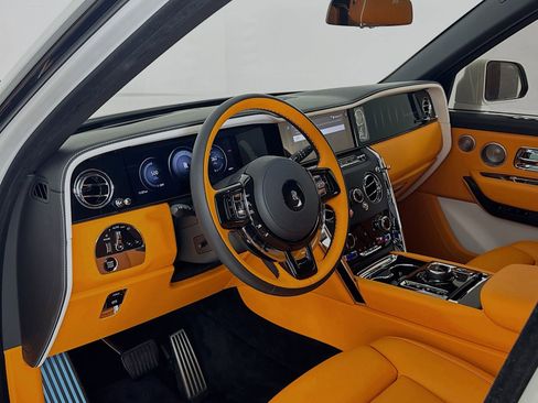 Certified 2025 Rolls-Royce Cullinan AWD/4WD image 11