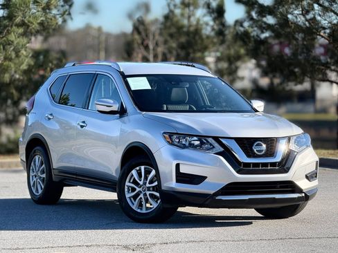 Used 2020 Nissan Rogue SV image 12