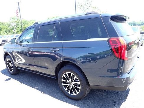 Used 2025 Ford Expedition Platinum AWD/4WD image 4