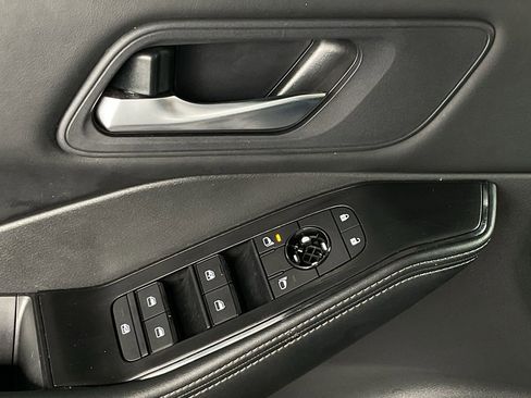 Used 2025 Nissan Rogue SV image 16