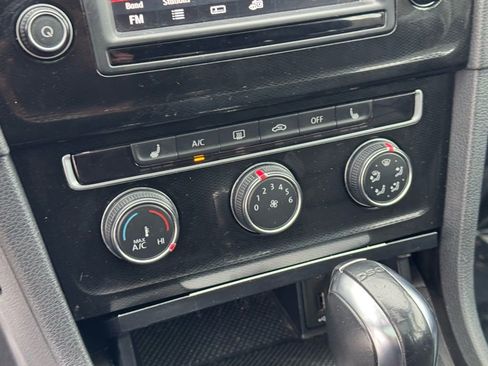 Used 2016 Volkswagen GTI SE image 30