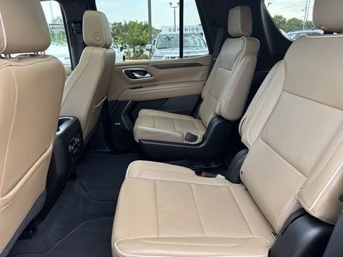 Used 2021 Chevrolet Tahoe Premier w/ Premium Package AWD/4WD image 6
