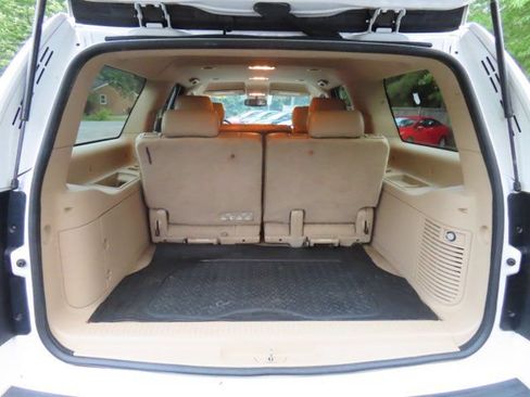 Used 2014 Chevrolet Suburban LT RWD image 10