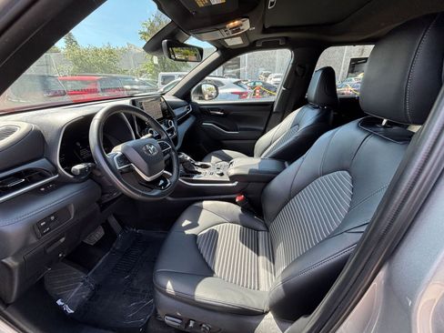 Used 2025 Toyota Highlander XSE AWD/4WD image 29