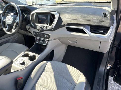 Used 2024 GMC Terrain SLE image 10